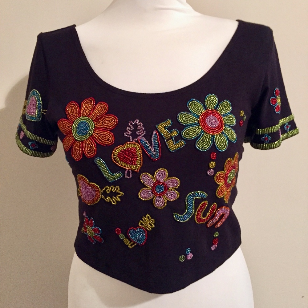 Apriori 60's Inspired Stretch Beaded Crop Top